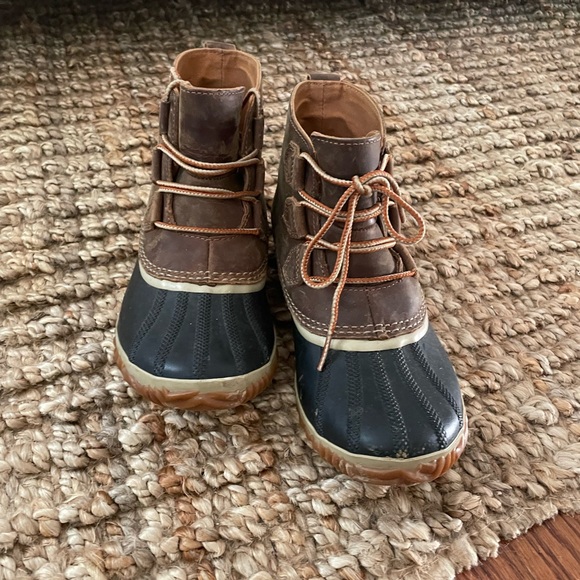 EUC Women’s Sorel Short Boots 8.5 - Picture 5 of 6